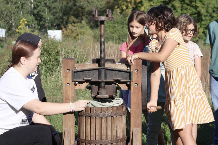 Making cider at North Elementary